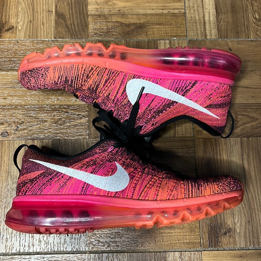 Nike Flyknit Max Sneakers